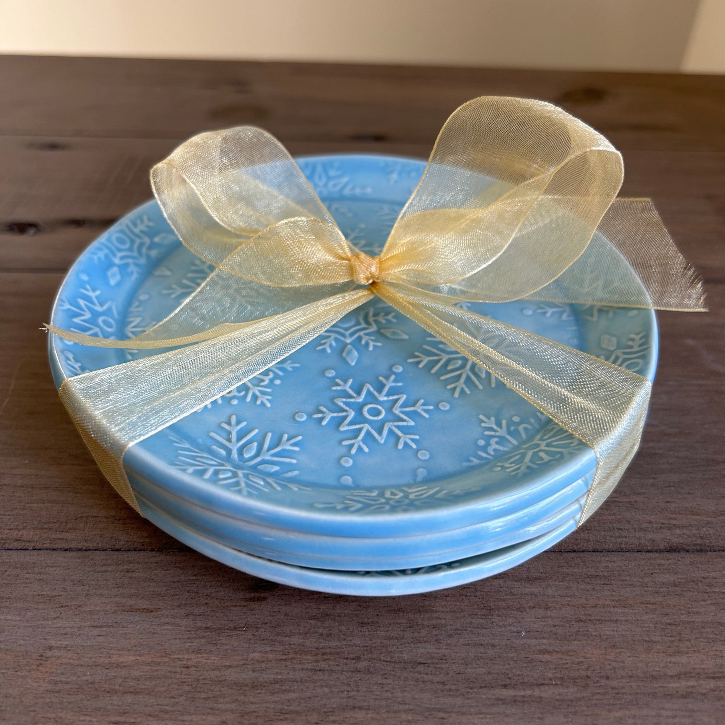 5.5" Holiday Plate Sets - Embossed Snowflakes