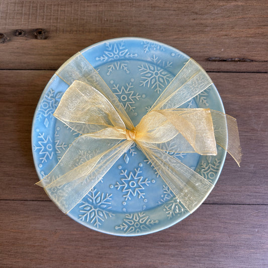 5.5" Holiday Plate Sets - Embossed Snowflakes